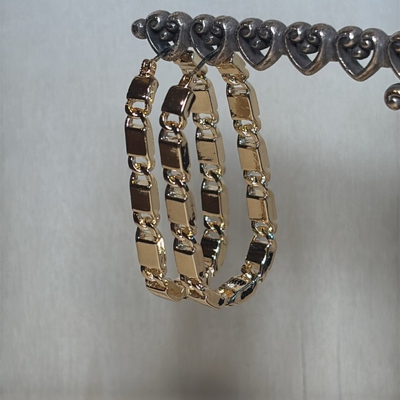 Nine West earrings gold toned 2” long and 1” wide. - Picture 4 of 7